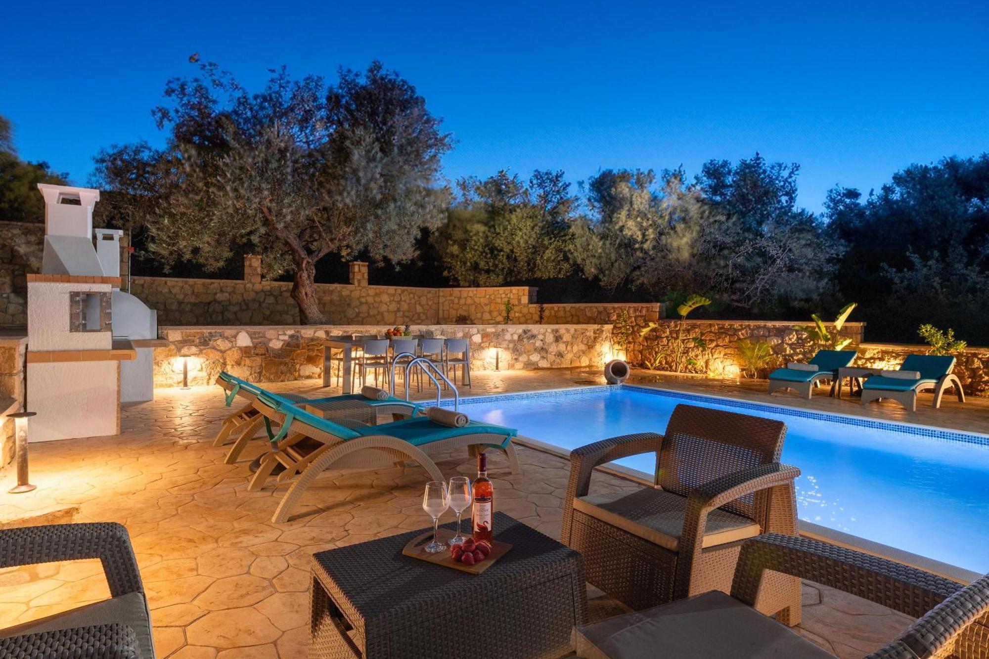 Roi Villa *